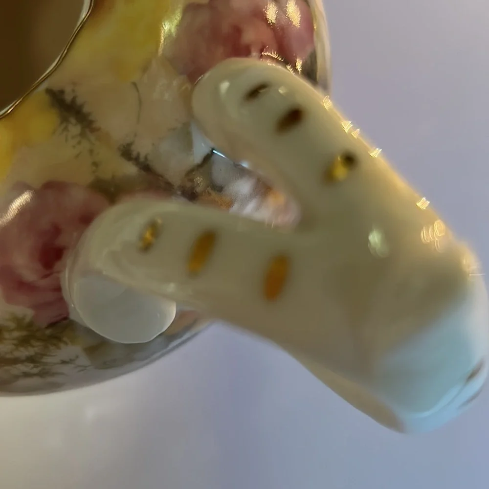 Gold trimmed Porcelain Floral Graces tea pot.
Vintage before 2000. New. - Picture 4 of 5